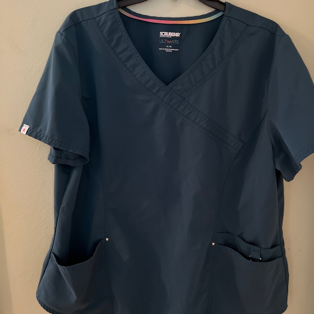 Scrub Star Gray scrub top XL